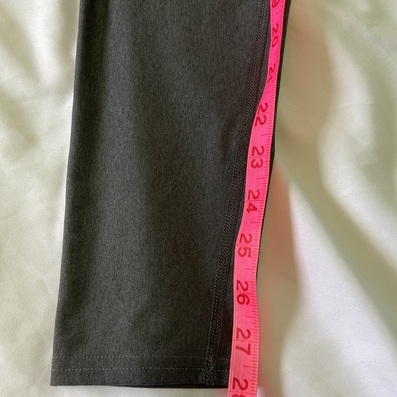 Under Armour compression leggings, size medium - Picture 5 of 6